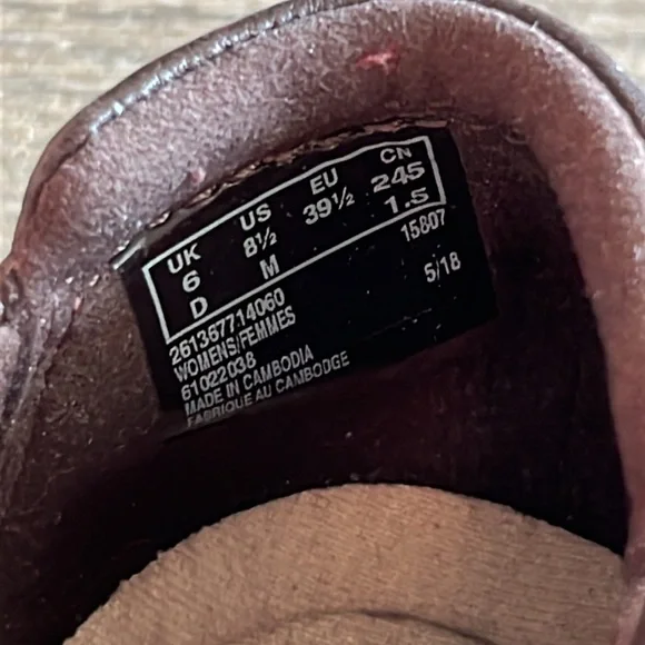 Clarks slip on shoe. Like new, size 8.5 - Picture 5 of 5